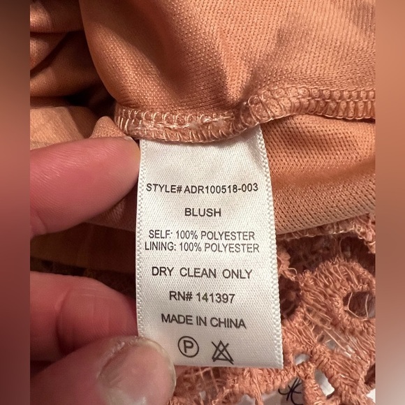 ASTR the LABEL Dusty pink crochet‎ lace dress size S. - Picture 12 of 16